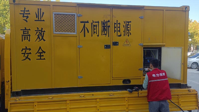 乌兰柴油发电机组和UPS电源配合使用时，如何避免切换过程中的电力中断？